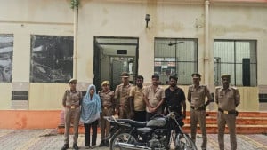 ঘুমের ওষুধ খাইয়ে শরীরে বিষধর সাপ ছেড়ে স্বামীকে হত্যার অভিযোগ