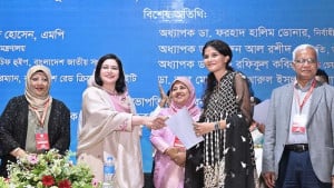 মেডিকেল শিক্ষার্থীদের দেশসেবায় আত্মনিয়োগের আহ্বান জুবাইদা রহমানের