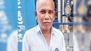 ৩৫ বছর পর বন্ধুকে খুঁজে ঋণ শোধ, ১ হাজার টাকার বদলে দিলেন ২৫ হাজার