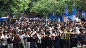 দিল্লির যন্তর-মন্তরে ফের হাজারো তরুণের জমায়েত