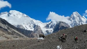 কারাকোরামে তুষারধস, ১০ পর্বতারোহী নিখোঁজ