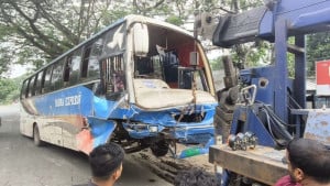 নাতনির মরদেহ নিয়ে ফেরার পথে প্রাণ গেল নানা-নানীসহ ৪ জনের