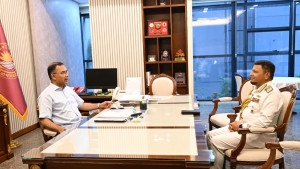 প্রধানমন্ত্রীর সঙ্গে বিদায়ী নৌবাহিনী প্রধানের সাক্ষাৎ