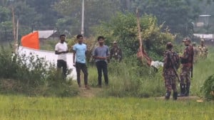 ১৭ দিন ধরে সীমান্তের শূন্যরেখায় থাকা ৩ যুবক ‘উধাও’