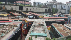 রাজশাহী থেকে সকল রুটে বাস বন্ধ, ভোগান্তিতে যাত্রীরা