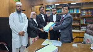 শেখ হাসিনাসহ ৪১ জনের বিরুদ্ধে আনুষ্ঠানিক অভিযোগ দাখিল