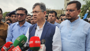 স্থানীয় প্রশাসন ও জনপ্রতিনিধিরাই স্লুইসগেট রক্ষণাবেক্ষণের দায়িত্বে থাকবে: স্বরাষ্ট্রমন্ত্রী