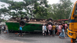 সীতাকুণ্ডে পৃথক সড়ক দুর্ঘটনায় নিহত ১, আহত ২০