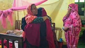 ‘এহন দুইডা মাইয়ারে কেমনে মানুষ করমু’