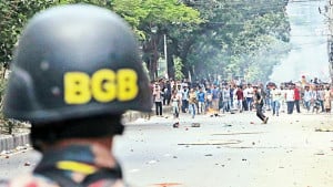 কারফিউ ভেঙে রাজপথে জনতা