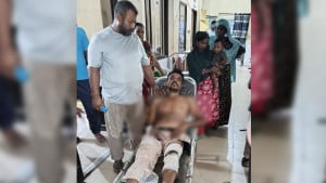 পদ্মা নদীর তড়িয়া মহলের খাজনা তোলাকে কেন্দ্র করে ব্যবসায়ীকে গুলি  