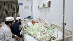 পিটিয়ে বেতারের সাবেক প্রধান ক্বারির পা ভেঙে দিল দুর্বৃত্তরা, বিচার চেয়ে ছেলের পোস্ট