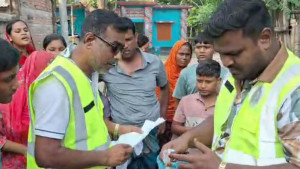 ‘লস্কর ভাল-মন্দ খেয়ে নে, তোর মাথা বটগাছে ঝুলিয়ে রাখব’ লেখা চিরকুট উদ্ধার