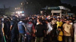 ভৈরবে মাইক্রোস্ট্যান্ডের বিরোধে ঢাকা-সিলেট মহাসড়ক দখল