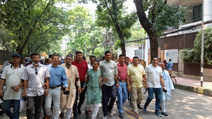 বিএনপি চেয়ারম্যানের গুলশান কার্যালয়ের সামনে যুবদলের পদবঞ্চিত নেতাদের অবস্থান