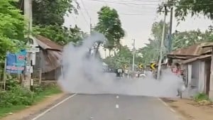 গাইবান্ধায় বিএনপি-জামায়াত সমর্থকদের ধাওয়া-পাল্টা ধাওয়া, ককটেল বিস্ফোরণ