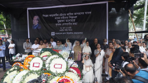বনানী কবরস্থানে চিরনিদ্রায় শায়িত মুস্তাফা মনোয়ার