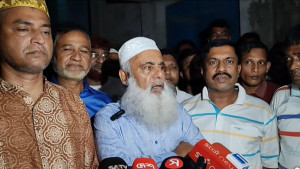 ‘আসেন, আমরা সারেন্ডার করে চলে যাই’: ওসিকে এমপি মনিরুল