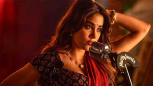 জাহ্নবীর আবেদনময়ী দৃশ্য নিয়ে বিতর্ক, চাপে কঠিন সিদ্ধান্ত নিলেন নির্মাতা