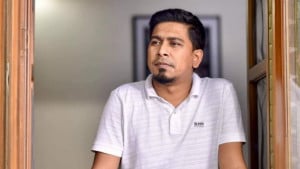 কথা বলতে পারছেন না ‘ব্যাচেলর পয়েন্ট’ নির্মাতা, চাইলেন দোয়া