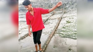 সন্দ্বীপে ভাঙনে উন্মুক্ত হয়ে পড়েছে সাবমেরিন কেবল