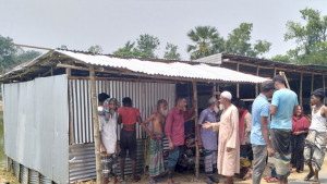 মাদ্রাসার জমি দখল করে দোকান নির্মাণ