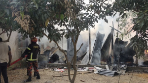 মাইকিং করে ১৪৪ ধারা ভেঙে সংঘর্ষে জড়াল দুই গ্রামের বাসিন্দারা