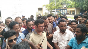 মামলা নিতে বিলম্ব লাশ নিয়ে থানা ঘেরাও স্বজনদের