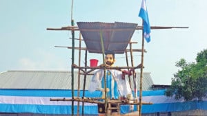বহুগ্রামে মেসির ভাস্কর্য