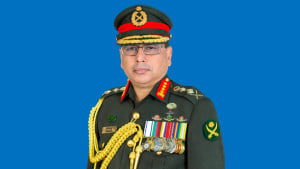হজ পালন শেষে দেশে ফিরলেন সেনাপ্রধান