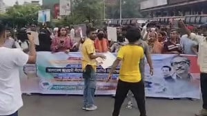 রাজধানীতে কার্যক্রম নিষিদ্ধ আওয়ামী লীগের ঝটিকা মিছিল, আটক ৪