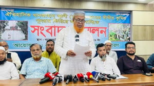 বাগেরহাটে মাজারের দিঘিতে কুমির ফেরত দেওয়ার দাবি