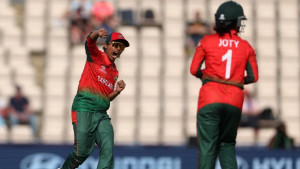 বিশ্বকাপে পাকিস্তানকে ধসিয়ে জয় মেয়েদের 