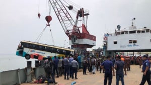 কর্তৃপক্ষের কঠোরতায় দৌলতদিয়ার বাসডুবিতে ঘটেনি প্রাণহানি