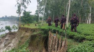পুশইন আতঙ্কে বিজিবির সঙ্গে সীমান্ত পাহারায় স্থানীয়রা