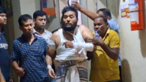 হাতীবান্ধায় আসামির দায়ের কোপে আহত দুই পুলিশ সদস্য