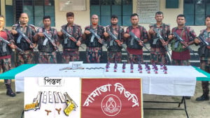 সীমান্ত থেকে বিদেশি পিস্তল-গুলি উদ্ধার করল বিজিবি