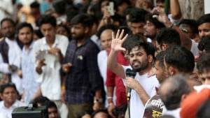 সাত দিনের আল্টিমেটাম দিয়ে ককরোচপ্রধান বললেন—এখানেই শেষ নয়