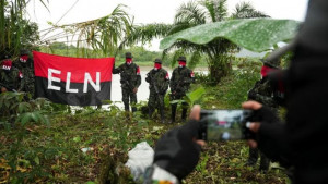 কলম্বিয়া সরকারের সঙ্গে শান্তি আলোচনায় প্রায় ১০০ গেরিলার অস্ত্র সমর্পণ