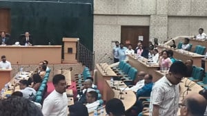সিনেট থেকে ডাকসুর পাঁচ সদস্যের ওয়াকআউট