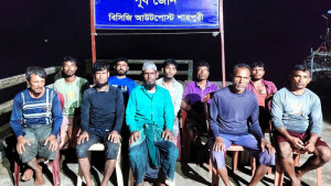 সমুদ্রে বিকল ফিশিং বোটসহ ১০ জেলে উদ্ধার