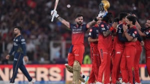 কোহলির হাত ধরে ফের আইপিএল চ্যাম্পিয়ন বেঙ্গালুরু