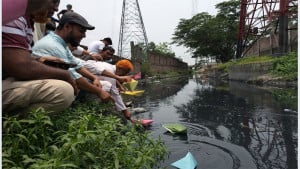 ভাসে না কাগজের নৌকা 