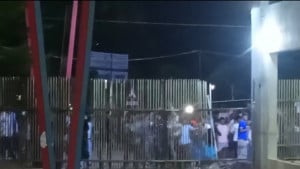 আবাসিক হলে শিক্ষার্থীর মরদেহ উদ্ধার, উত্তেজনা-ভাঙচুর