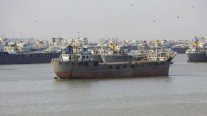কর্ণফুলীতে ডুবল পাথরবোঝাই লাইটার জাহাজ, নাবিকদের উদ্ধার