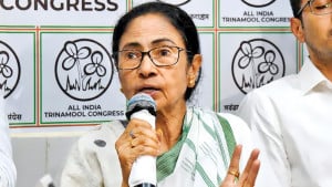 তৃণমূল কংগ্রেসের নিয়ন্ত্রণ নিয়ে বিপাকে মমতা