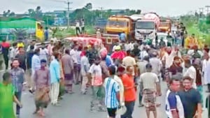 লোডশেডিংয়ে জনদুর্ভোগ, ৭ জেলায় বিক্ষোভ