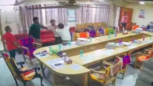 কলেজ মিলনায়তনে শিক্ষক-অধ্যক্ষের হাতাহাতি, ভিডিও ভাইরাল