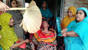 শিক্ষার্থীকে শাসনের জেরে তিন শিক্ষিকাকে মারধরের অভিযোগ অভিভাবকের বিরুদ্ধে