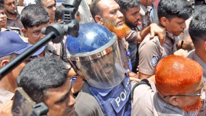 ডলারের নাম আসল, কিন্তু প্রশ্নের উত্তর মিলল না 